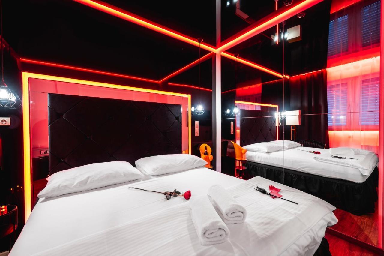 Aura Design & Garden Pool Hotel Prag